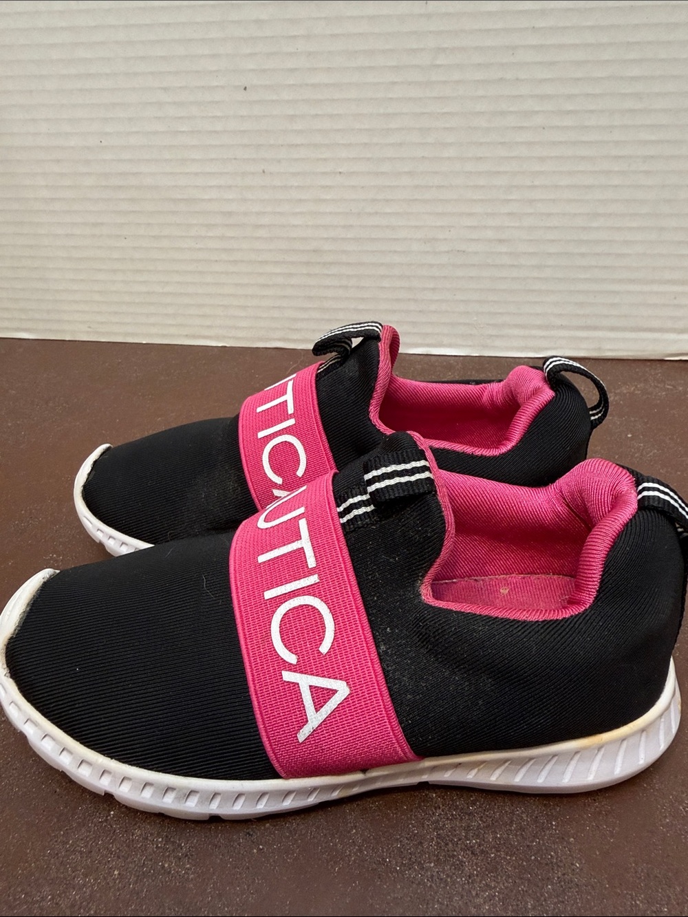 Nautica Kids 9 Black & Hot Pink Elastic Slip-On Sneakers